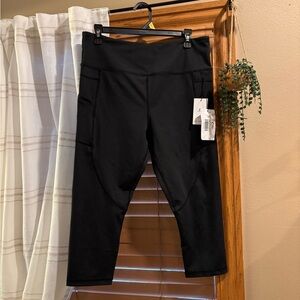 Zyia Active NWT Black High Rise Capri Legging